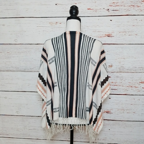 CYNTHIA VINCENT 12th STREET // fringe knit poncho - Picture 5 of 15